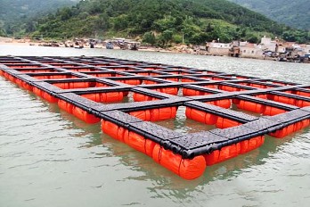 塑胶渔排设备 海洋防滑踏步板生产线 PE方管护栏生产设备